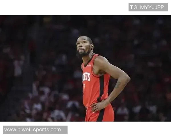 火箭队训练日常曝光杜兰特单打技艺提升申京专注低位技术磨练